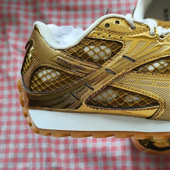 Bottega Veneta Low-Top Gold Sneakers With Woven Metal Panels - Picture 3 of 8